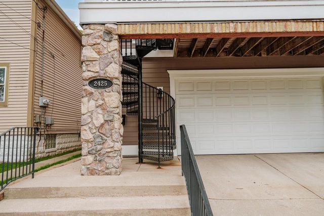 2425 S Superior STREET, Milwaukee, WI 53207