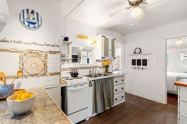 9 58th St, Newburyport, MA 01950