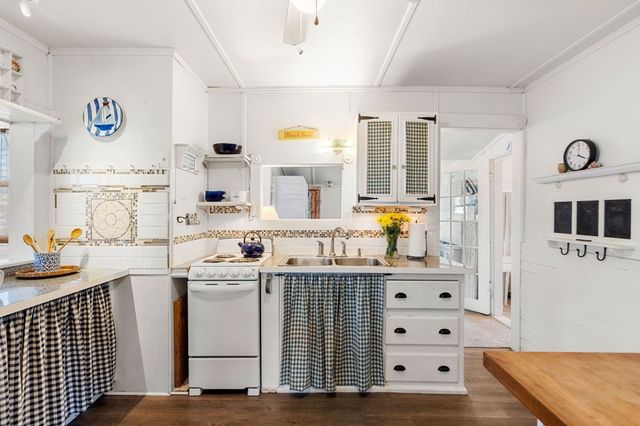9 58th St, Newburyport, MA 01950