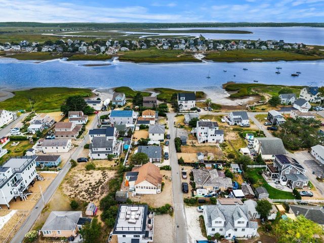 9 58th St, Newburyport, MA 01950