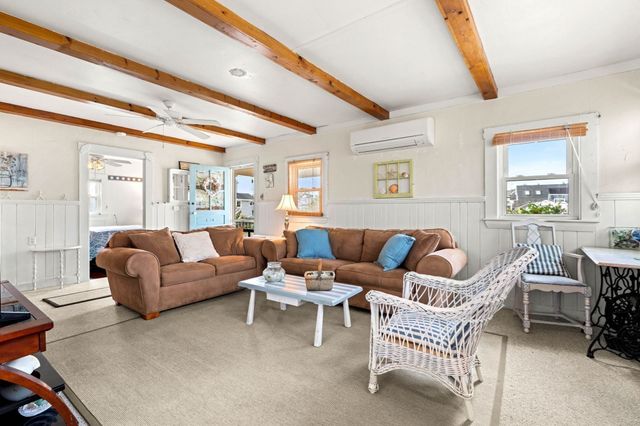9 58th St, Newburyport, MA 01950