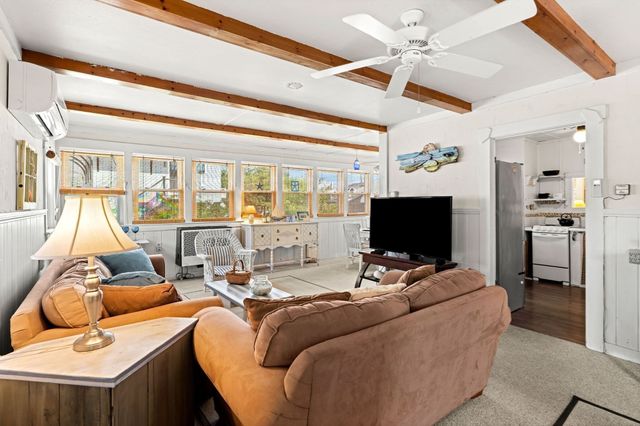9 58th St, Newburyport, MA 01950