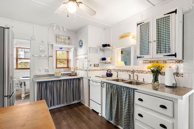 9 58th St, Newburyport, MA 01950
