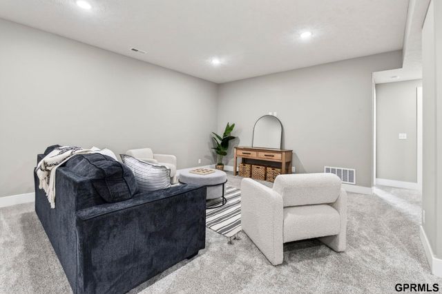 20126 U Street, Omaha, NE 68135