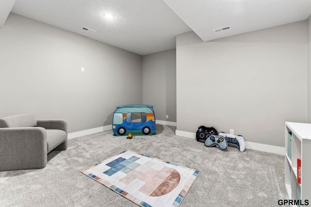 20126 U Street, Omaha, NE 68135