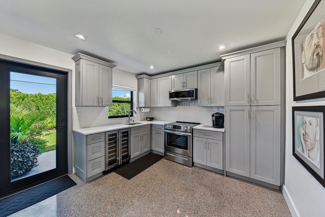 4850 NE 5TH Avenue, Oakland Park, FL 33334
