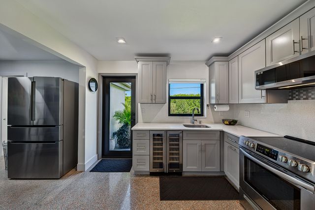 4850 NE 5TH Avenue, Oakland Park, FL 33334