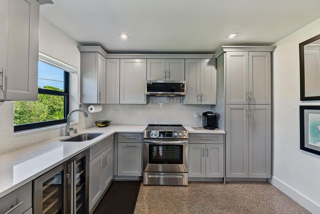 4850 NE 5TH Avenue, Oakland Park, FL 33334