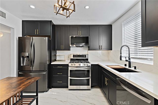 15080 Victory 205, Van Nuys, CA 91411