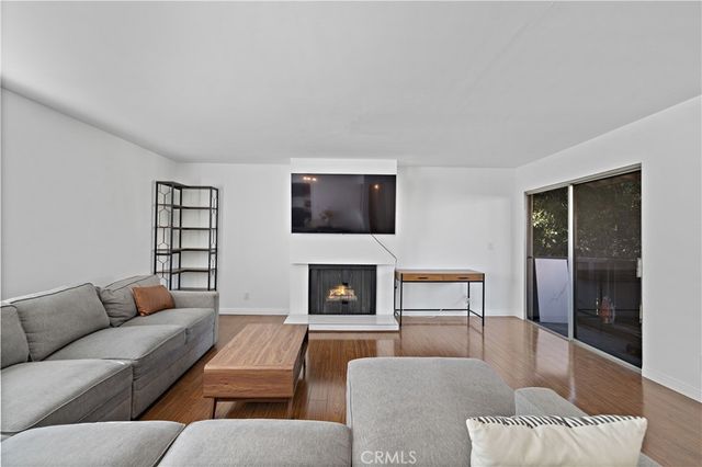 15080 Victory 205, Van Nuys, CA 91411