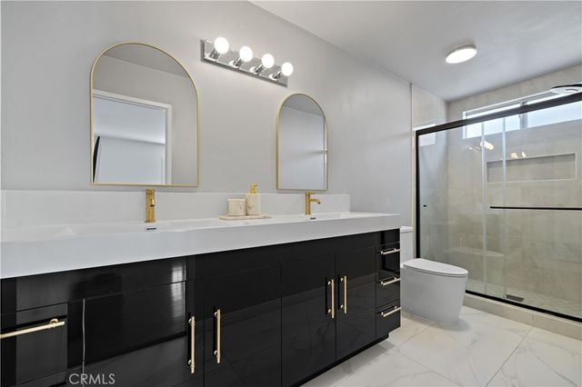 15080 Victory 205, Van Nuys, CA 91411