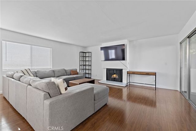 15080 Victory 205, Van Nuys, CA 91411