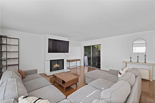 15080 Victory 205, Van Nuys, CA 91411