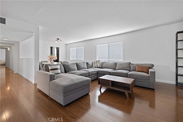 15080 Victory 205, Van Nuys, CA 91411