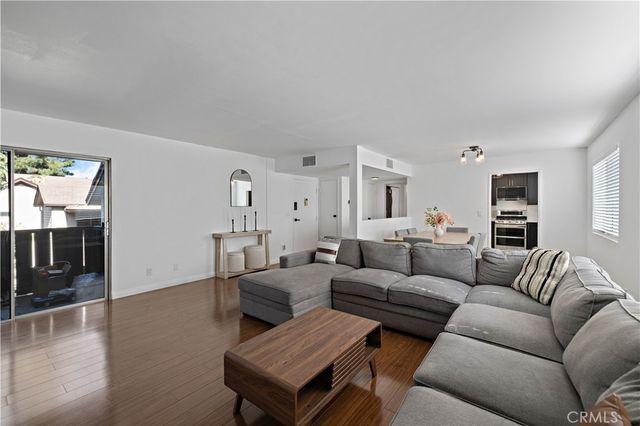 15080 Victory 205, Van Nuys, CA 91411