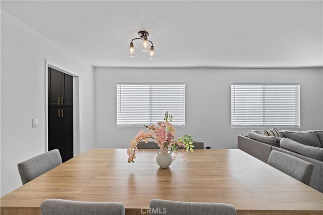 15080 Victory 205, Van Nuys, CA 91411