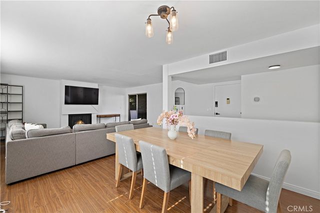 15080 Victory 205, Van Nuys, CA 91411