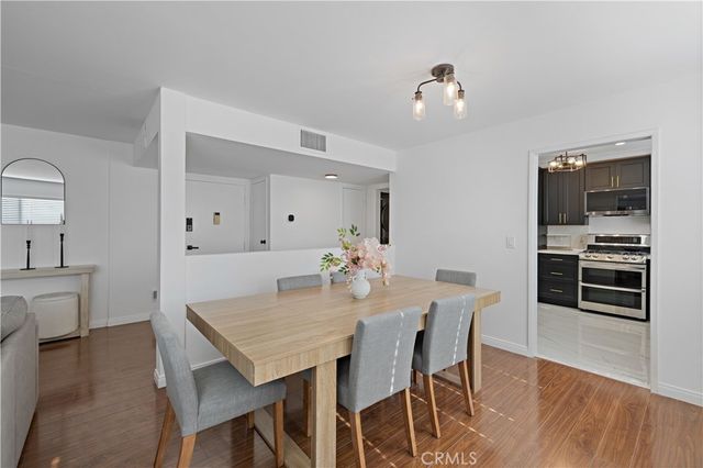 15080 Victory 205, Van Nuys, CA 91411