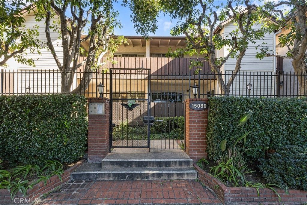 15080 Victory 205, Van Nuys, CA 91411