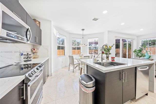 6933 NW 104th Ct 6933, Doral, FL 33178