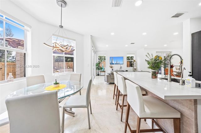 6933 NW 104th Ct 6933, Doral, FL 33178