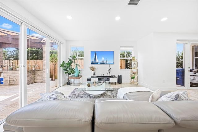 6933 NW 104th Ct 6933, Doral, FL 33178