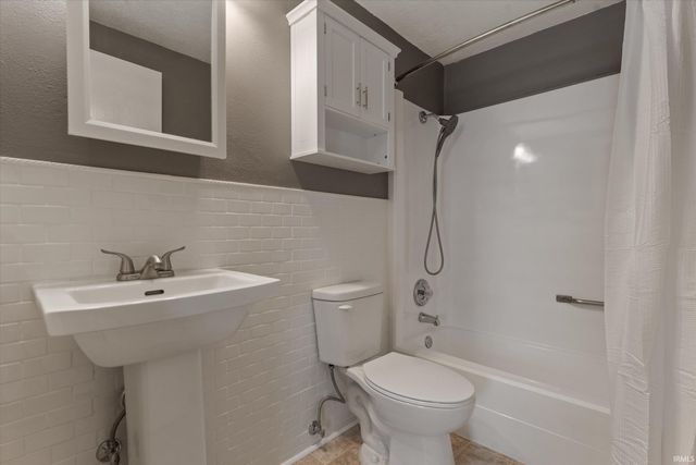 14666 Mill Valley Lane, Granger, IN 46530