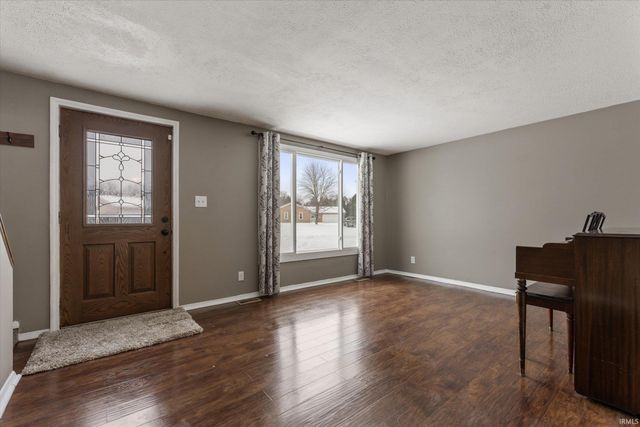 14666 Mill Valley Lane, Granger, IN 46530