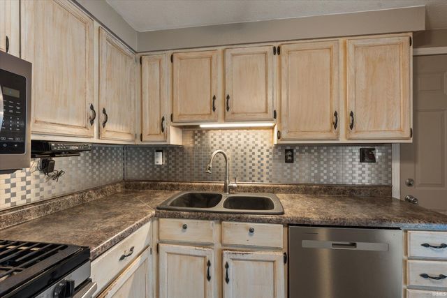 14666 Mill Valley Lane, Granger, IN 46530