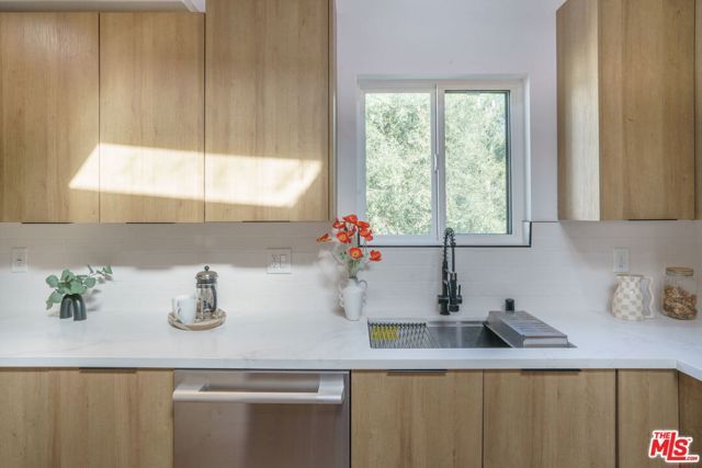 6374 Macal Place, Los Angeles, CA 90068