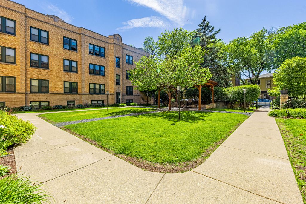 4035 N Mozart Street 2, Chicago, IL 60618