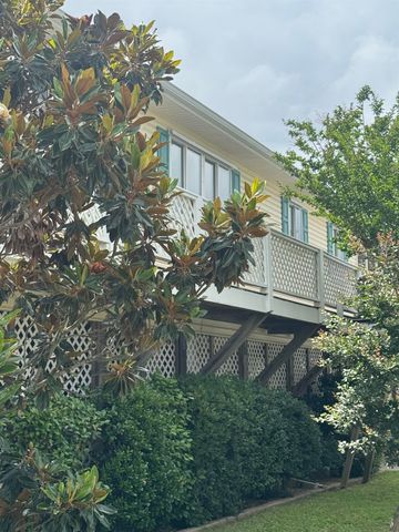 4612 Hedrick St., North Myrtle Beach, SC 29582