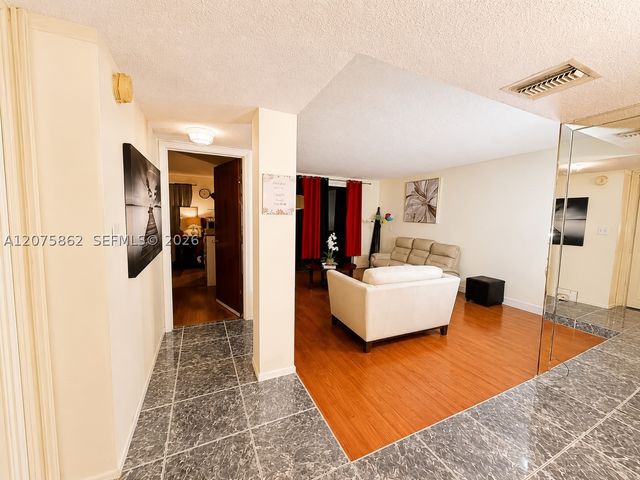 3730 Inverrary Dr 3B, Lauderhill, FL 33319
