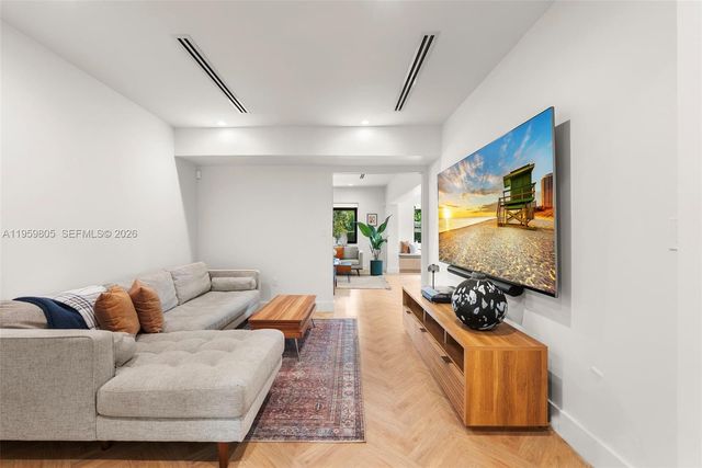 349 NE 117th St, Miami, FL 33161