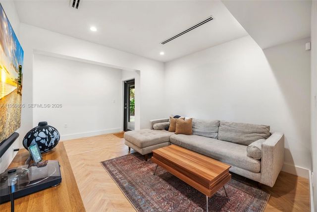 349 NE 117th St, Miami, FL 33161