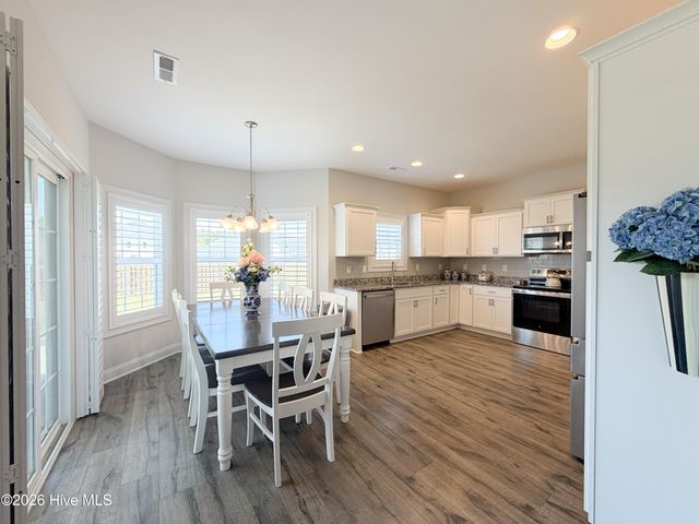 466 Pebble Shore Drive, Sneads Ferry, NC 28460