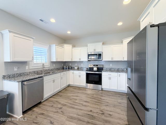 466 Pebble Shore Drive, Sneads Ferry, NC 28460