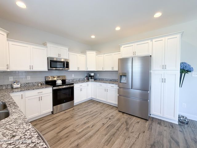 466 Pebble Shore Drive, Sneads Ferry, NC 28460