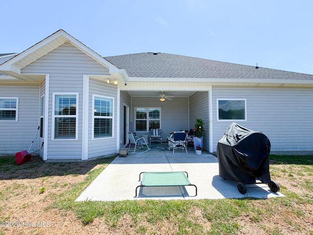 466 Pebble Shore Drive, Sneads Ferry, NC 28460