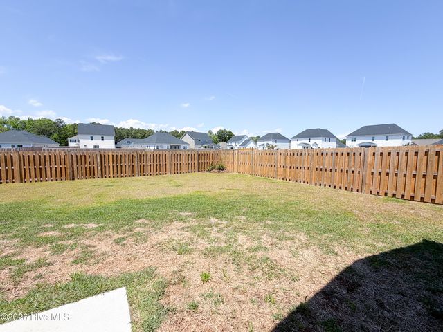 466 Pebble Shore Drive, Sneads Ferry, NC 28460