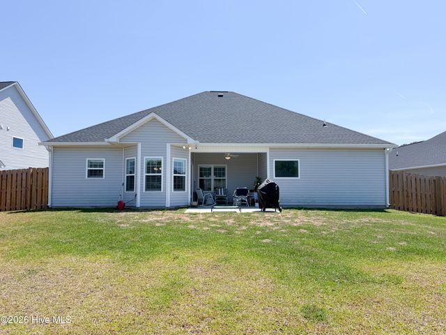 466 Pebble Shore Drive, Sneads Ferry, NC 28460