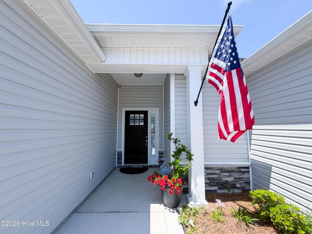 466 Pebble Shore Drive, Sneads Ferry, NC 28460