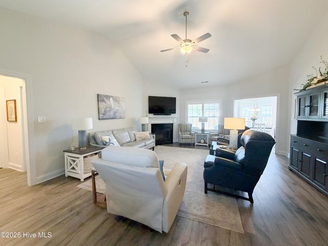 466 Pebble Shore Drive, Sneads Ferry, NC 28460