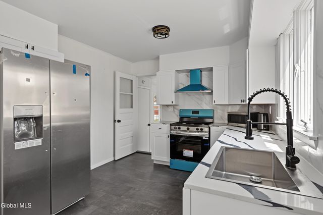 335 Hampton Avenue, East Greenbush, NY 12144