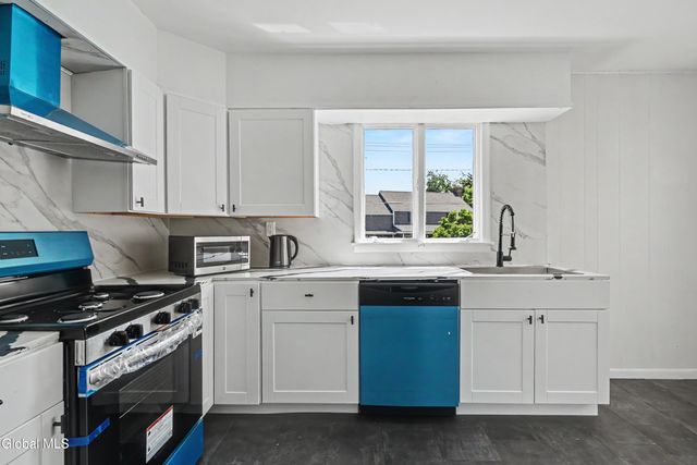 335 Hampton Avenue, East Greenbush, NY 12144