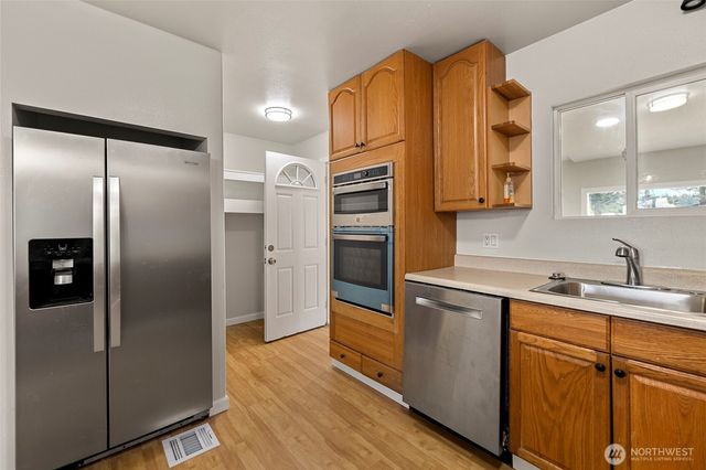 994 Diane Avenue, Oak Harbor, WA 98277