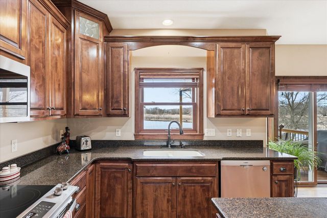 10827 Jersey Drive N, Brooklyn Park, MN 55445