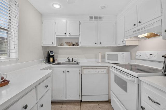 65 Saxony B, Delray Beach, FL 33446