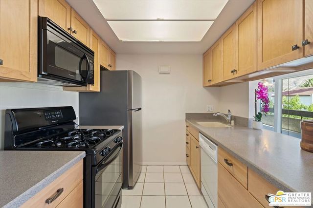 1552 S Camino Real 330, Palm Springs, CA 92264