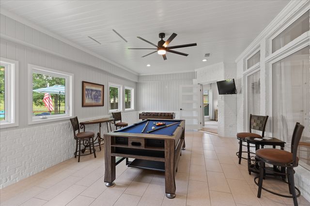 350 Pecan Creek Drive, Henderson, TX 75654